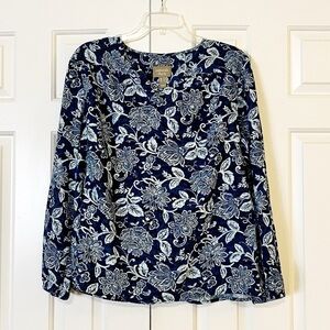 Naturals D&Co Blue and White floral linen v-neck long sleeve top. Size Medium